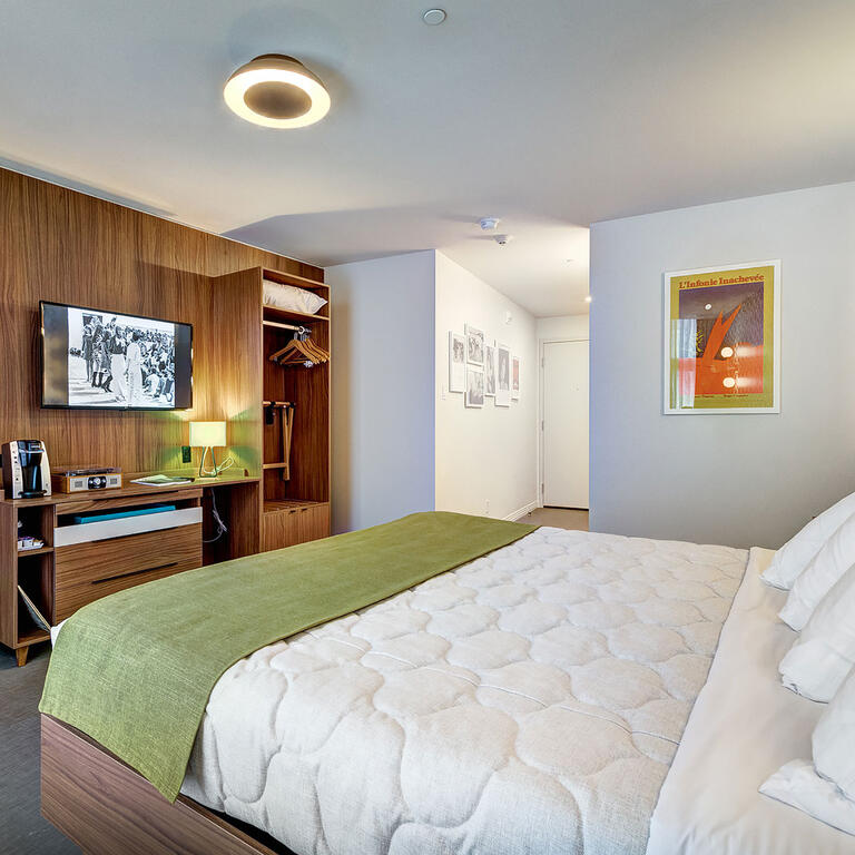 chambre hôtel lit télévision Place d'Youville